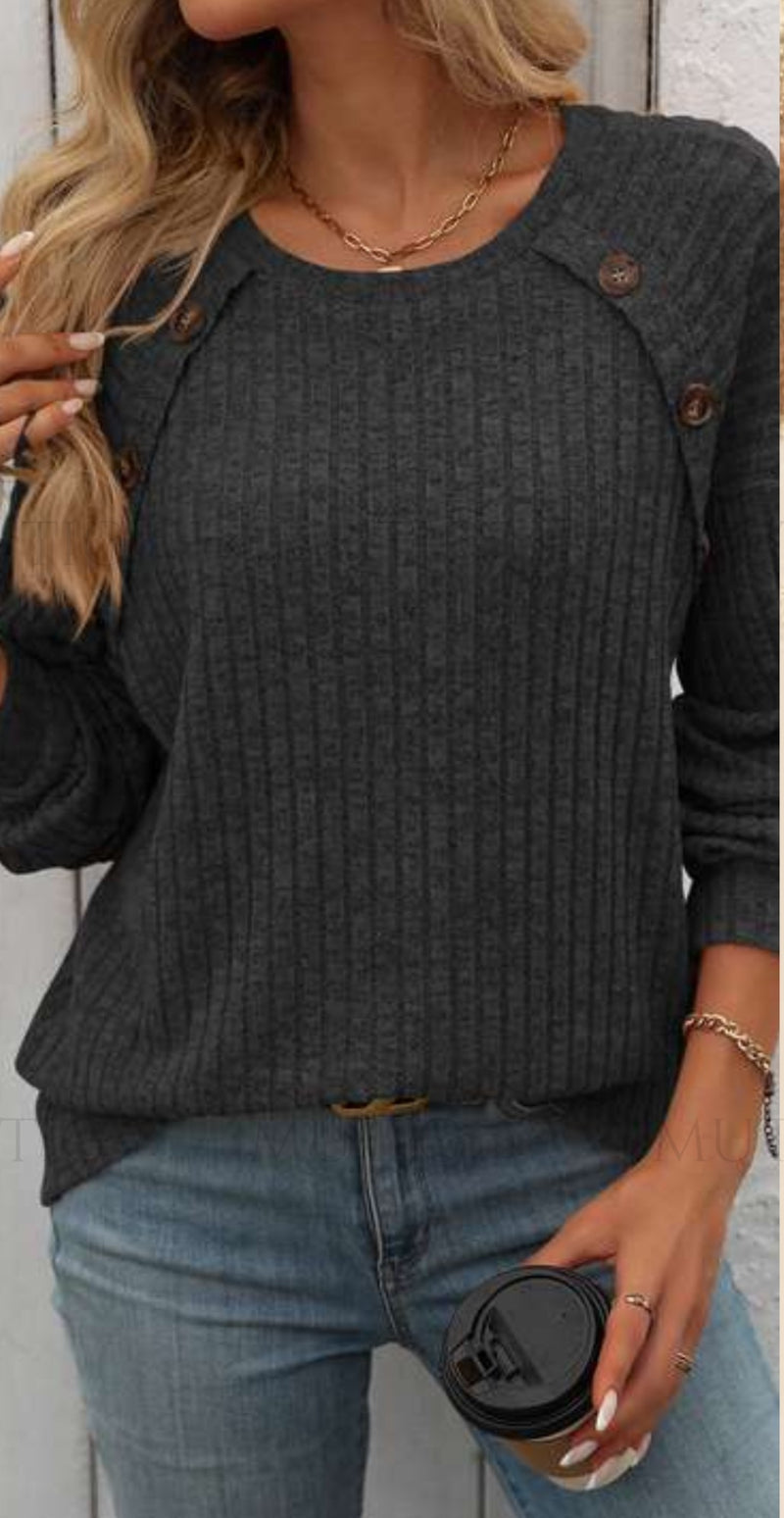 RIBBED BUTTON KNIT